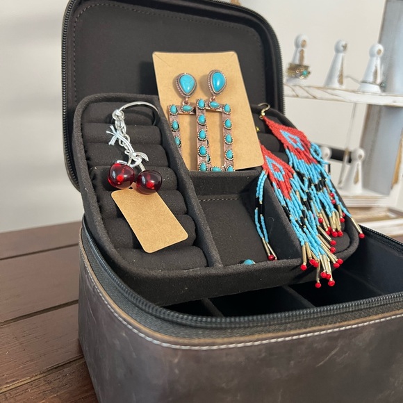 New Crazy Horse Leather & Cowhide Small Jewelry Box Rustic Gift😍 With Jewelry - Picture 8 of 14